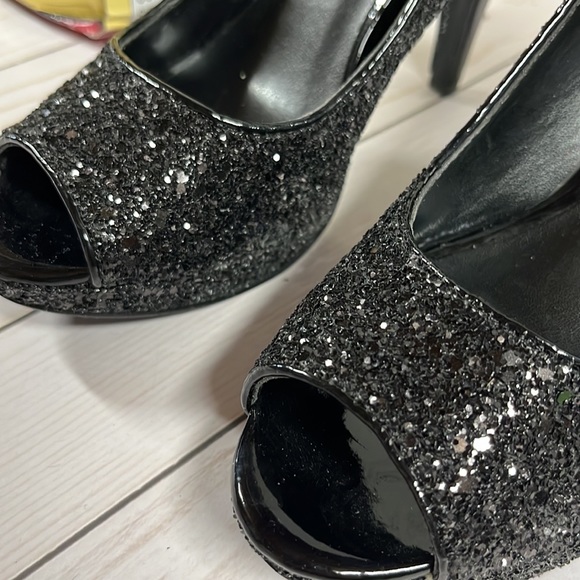 Black High Heel Pumps size 7 platform for added ease, - Picture 7 of 9